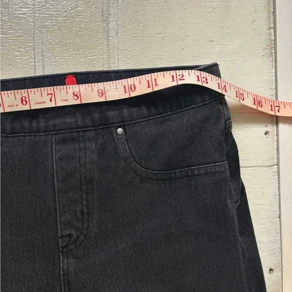 SPANX Jean-ish Ankle Leggings Size Medium Slimming Jeggings Black Pull On - Picture 3 of 8